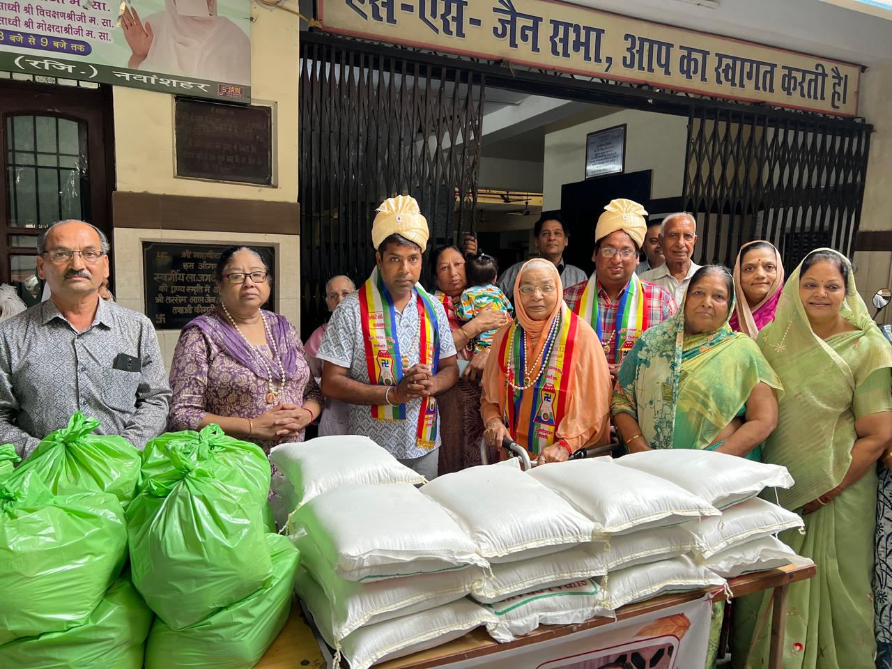 In memory of Bhupendra Nath Jain, the family distributed ration to the needy.